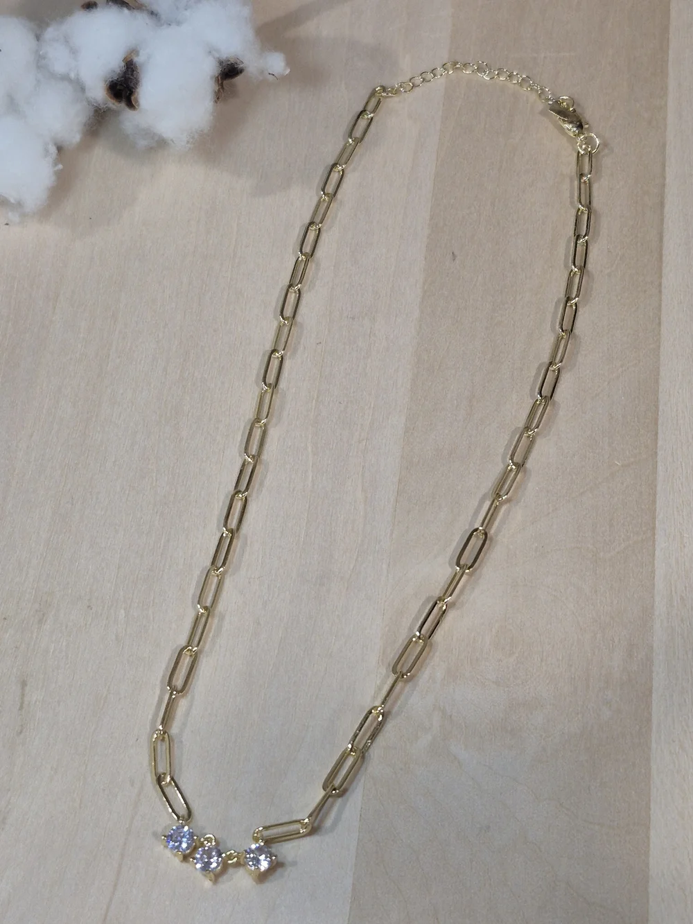 💛💛NEW💛💛 BEAUTIFUL!! Three CZ Minimalist PaperClip Necklace In GOLD Plating